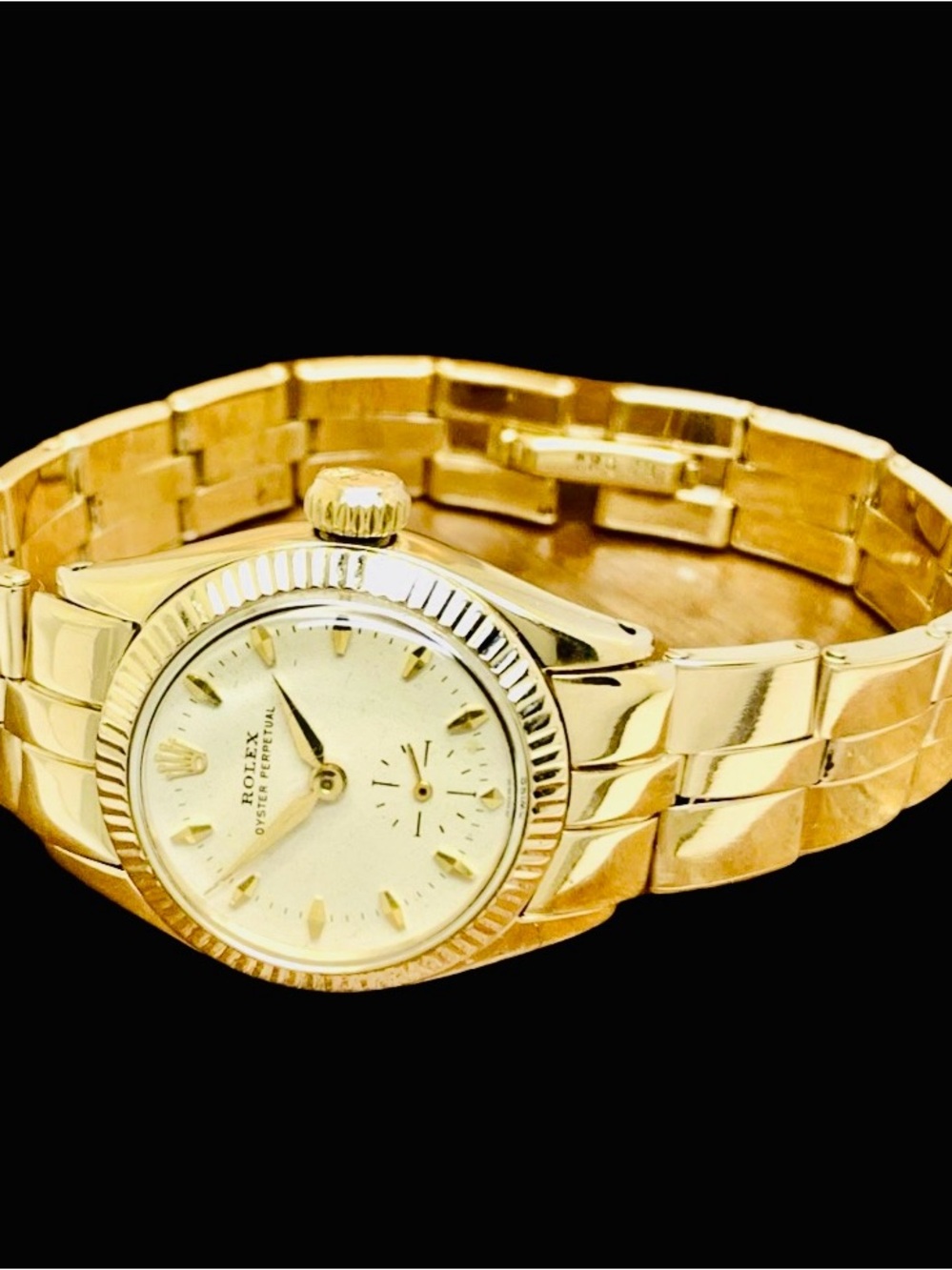 Women's14 kt Yellow Gold 1950s Style 6350
Rolex Watch VERY RARE 24Mm